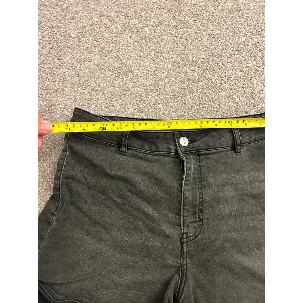 H&M Divided Denim Shorts Womens 12 Black Excellent High Waisted Rolled‎ Hem